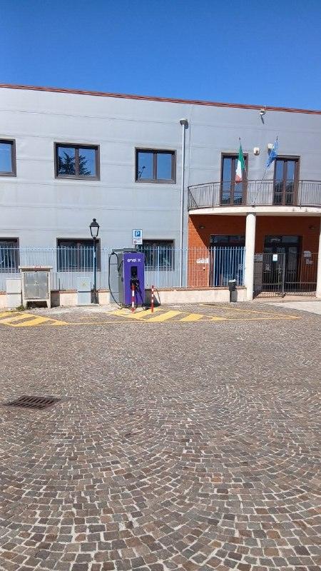 Da oggi è operativa colonnina ricarica auto elettriche anche in piazza Aldo Moro.