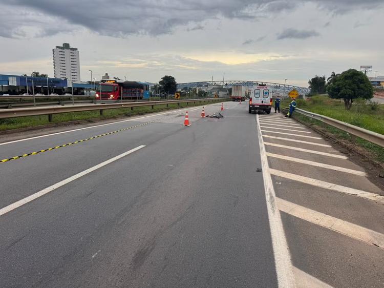 Homem morre atropelado na BR-262, em MG; motorista foge sem prestar socorro