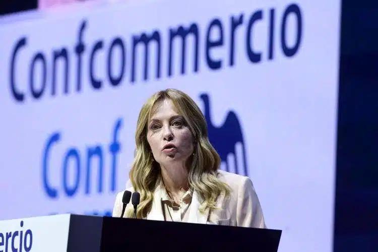 Meloni all’assemblea di Confcommercio: “L’Italia non è la Repubblica delle banane”, focus su imprese, fisco e Made in Italy