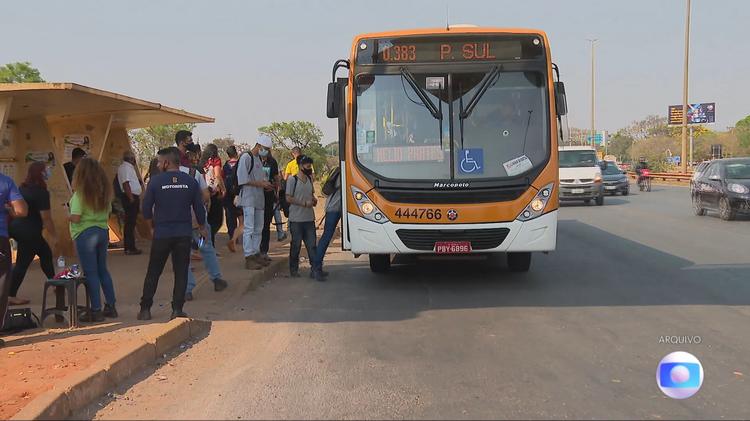 Rodoviários suspendem greve no DF após acordo com reajuste de salário e benefícios