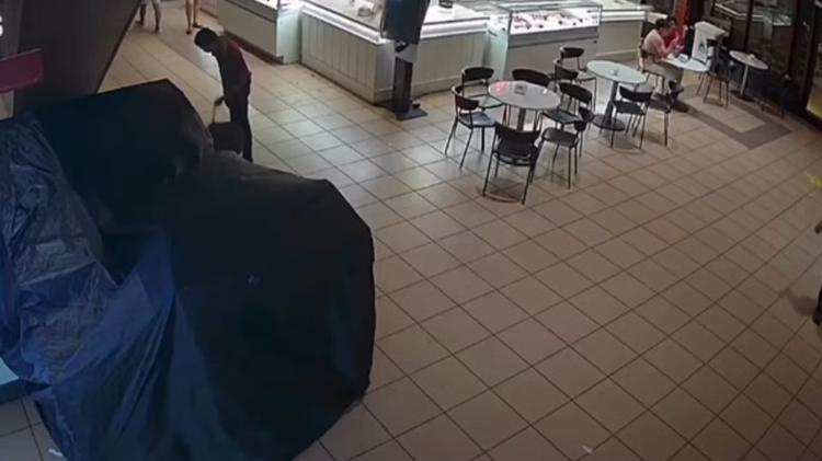 Câmera flagra furto de joias na Estação das Docas, em Belém
