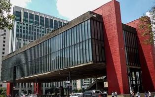 Atrasos em obras deixam entorno do MASP com interdições e espaços fechados