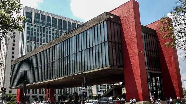 Atrasos em obras deixam entorno do MASP com interdições e espaços fechados