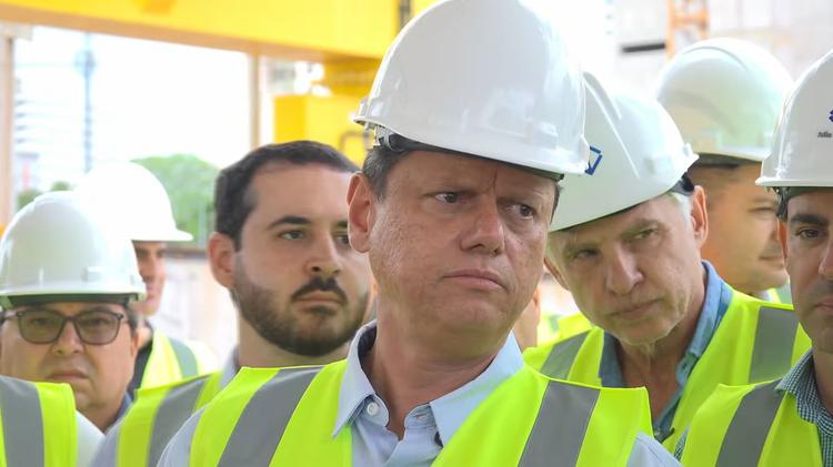 'A gente vê necessidade de rever procedimentos', diz Tarcísio após três pessoas em surto serem mortas pela PM em SP