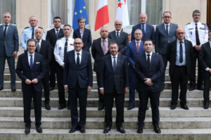 A droite l’ambassadeur de France à Alger Stéphane Romatet, le ministre de l’intérieur Laurent Nunez, son homologue algérien Said Sayoud, au second rang, le patron de la DGSN Ali Badaoui, et le nouveau patron de la DGSI le Général Major Mounir Zahi