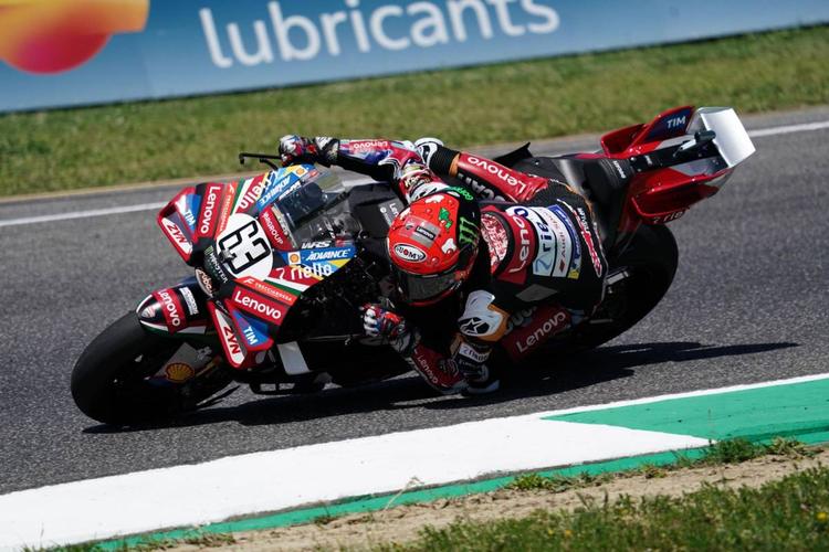 Sprint di Bagnaia. "Bez" squalificato