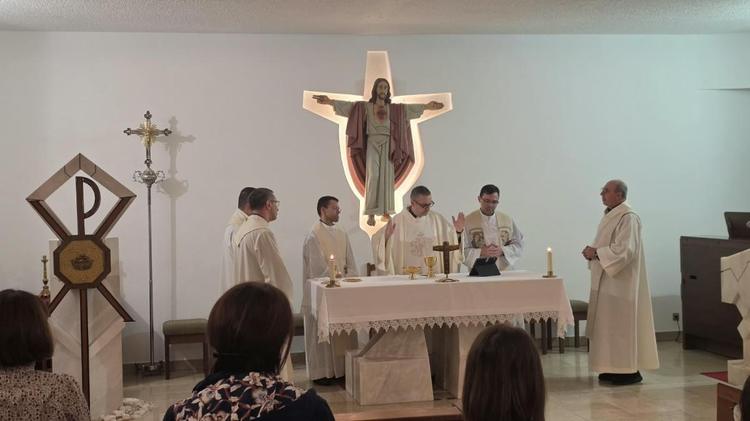 130 Servi della Sofferenza zu Füssen der Madonna von Fatima
