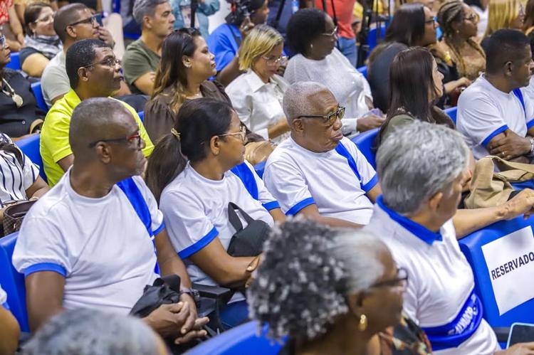 Estudantes da EJA da rede municipal vão receber bolsa presença a partir de setembro