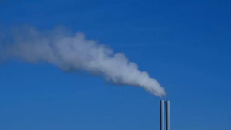 Guerra no Irã pode reduzir emissões de gases de efeito estufa em 2026, mas efeito ainda é incerto; entenda