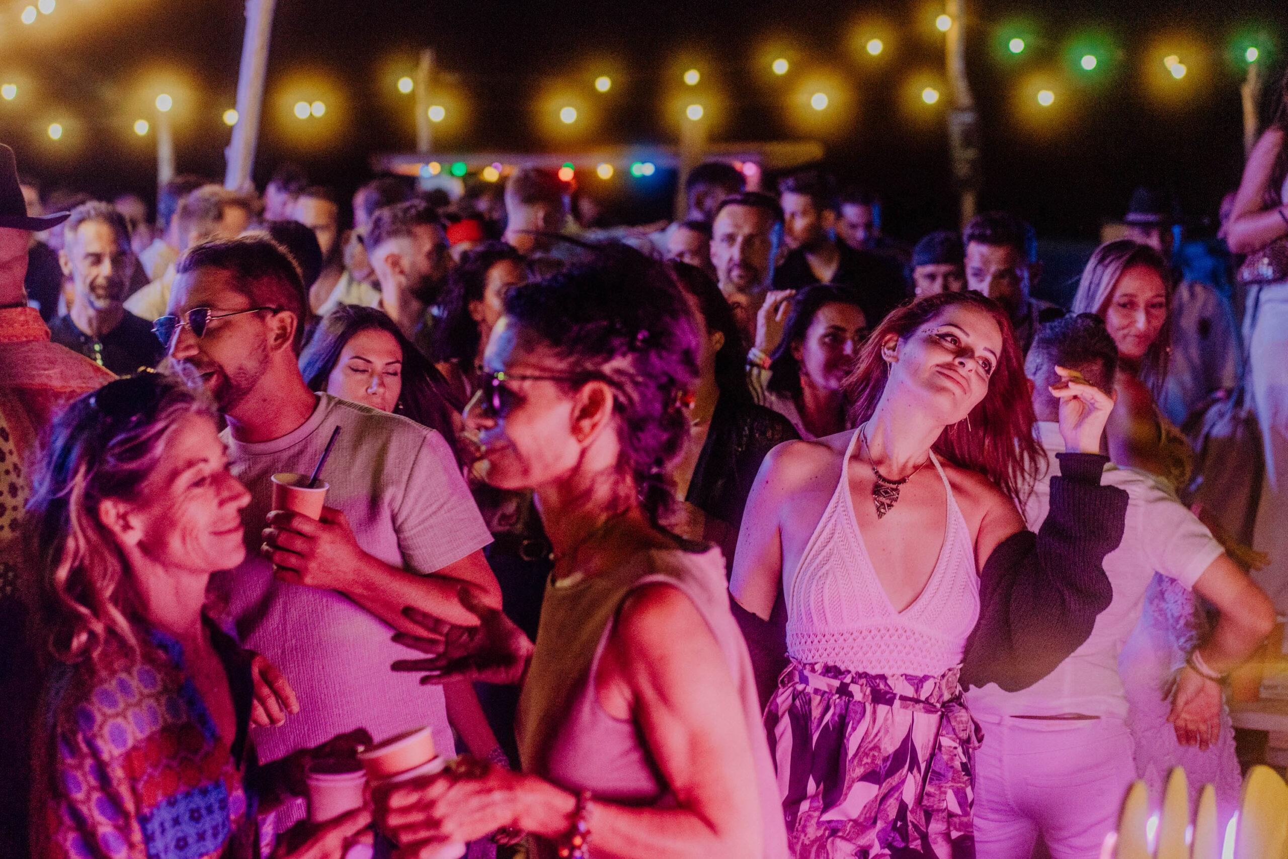 Block Party à l’Effet Mer : Une soirée groovy entre house, disco et tech-house les pieds dans le sable