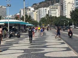 Após semanas de chuva, sol abre no Rio e gera movimentação nas praias