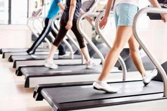 Sport dopo le vacanze, il cardiologo: "Ripartire gradualmente, attenzione a caldo e sintomi"