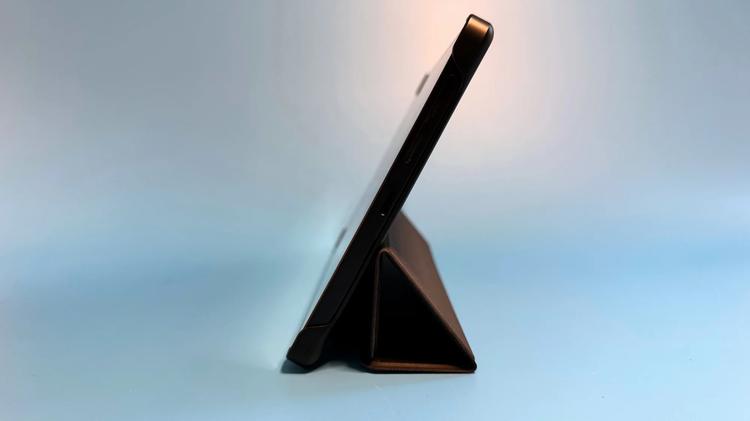 A side view of the Lenovo Legion Tab Gen 5