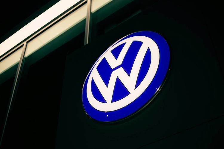 Volkswagen fa cassa, ceduto il 51% di Everllence a Bain per 7,4 miliardi