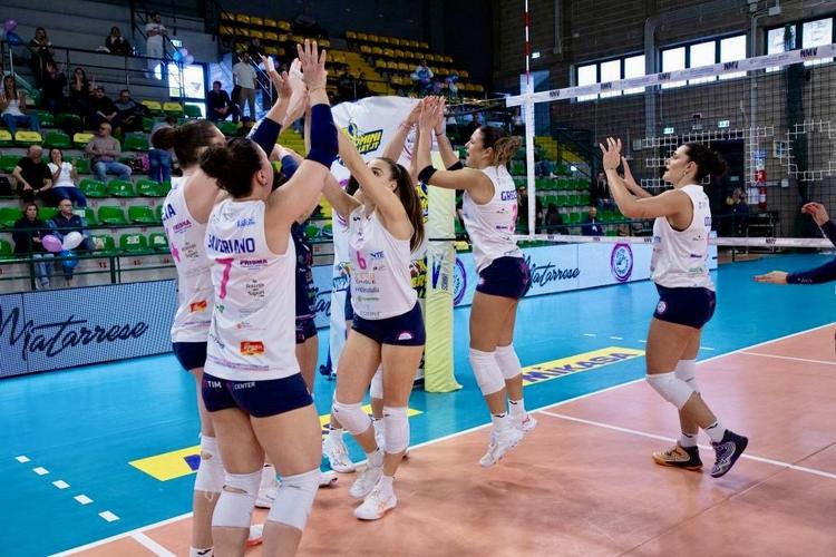 Volley B1/F, Zero5 Castellana festeggia la promozione con Città di Castello