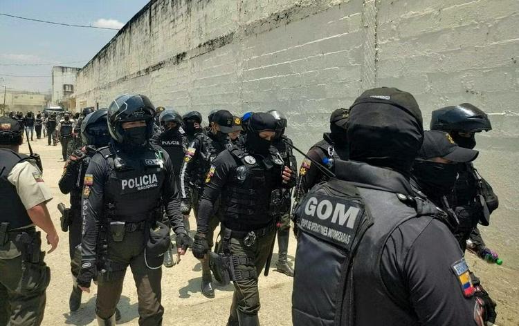 Como é estar na linha de frente da guerra às drogas no Equador, onde nem a polícia confia na própria polícia