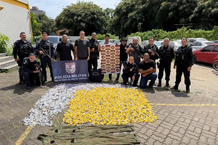 Ação conjunta apreende mais de 5 mil pinos de cocaína e 1,2 mil pedras de crack em Teresópolis