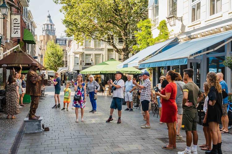 Vijf pleinen, 50+ living statues en je eigen reispaspoort: Living Statues Festival Breda komt terug