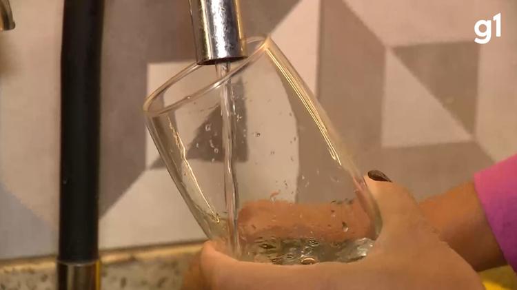 'Insuportável': moradores reclamam do gosto e do cheiro da água; problema é registrado em pelo menos 10 cidades da Grande Porto Alegre