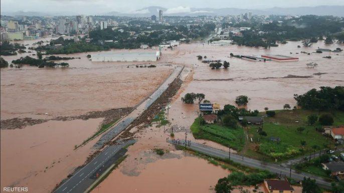 بالڤيديو.. أمطار غزيرة تتسبب بمقتل العشرات في البرازيل