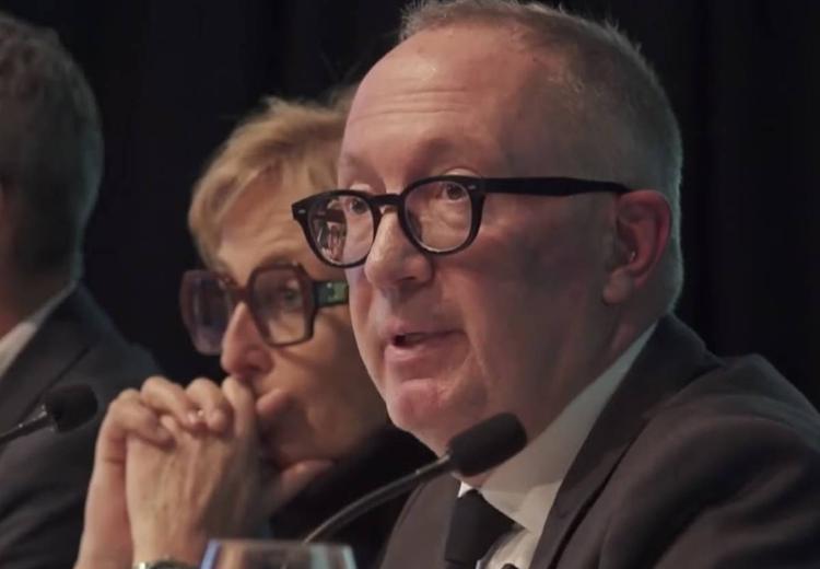 Crans-Montana, interrogatorio per il sindaco Nicolas Féraud: sequestrato il suo cellulare