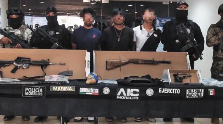 Operativo en Cuernavaca: Capturan a tres con arsenal y equipo táctico