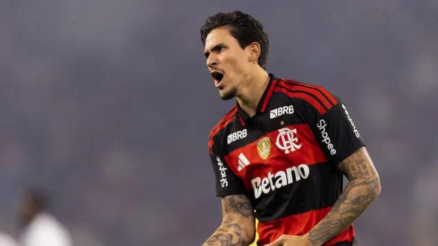 Pedro dá show, Flamengo goleia Chapecoense e não deixa Palmeiras disparar