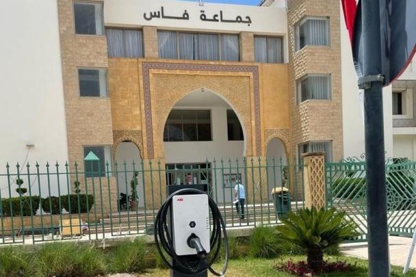 مجلس جماعة فاس يعقد دورة استثنائية وعمدة المدينة يروج لـ”مشاريع كبرى”
