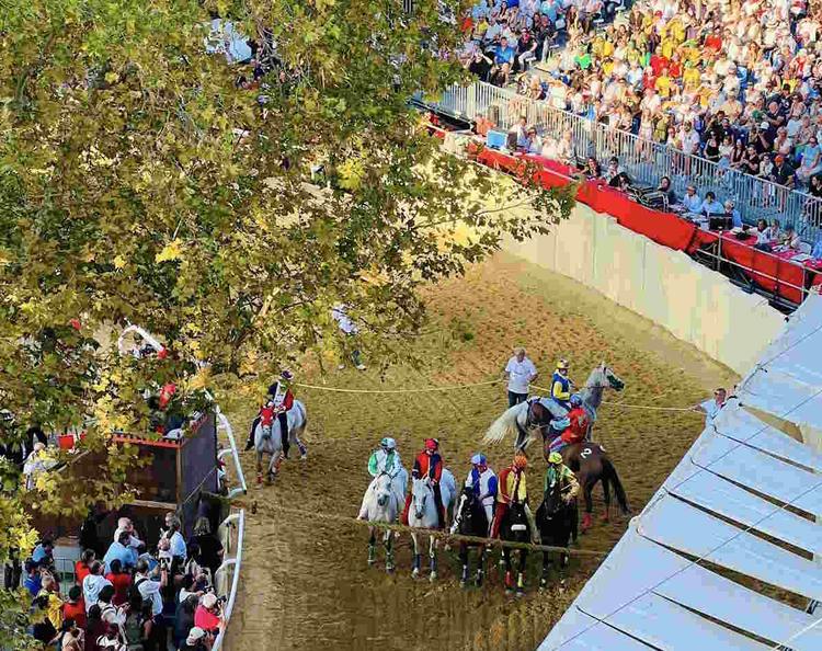 ASTI – Lunedì 10 agosto inizia l’allestimento per il Palio di Asti 2026