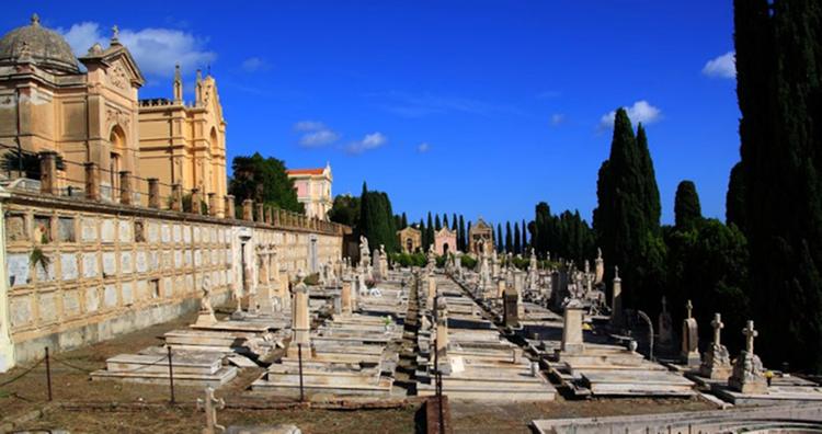 Illuminazione votiva al cimitero comunale: affidato il servizio per la commemorazione dei defunti