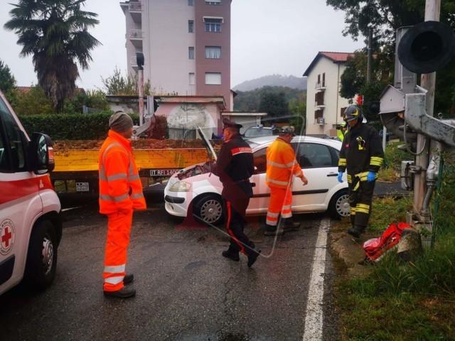 valperga auto contro treno