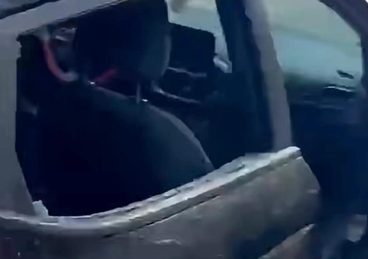 Litorale di Eboli, rifiutano il parcheggiatore abusivo: auto distrutta e svaligiata