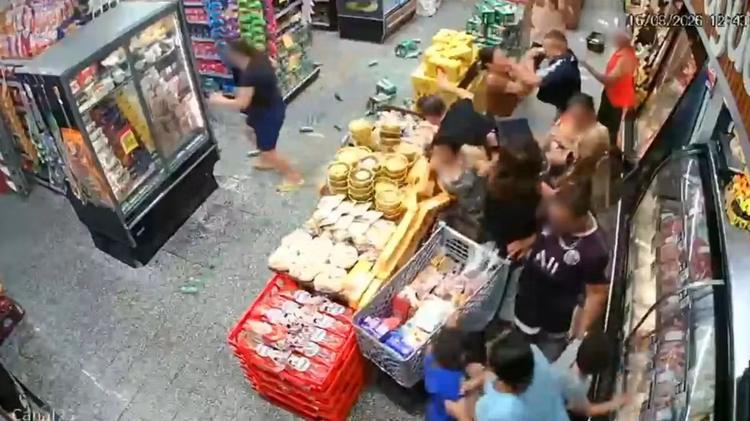 Mulher é morta a facadas por companheiro dentro de supermercado na Zona Norte de SP