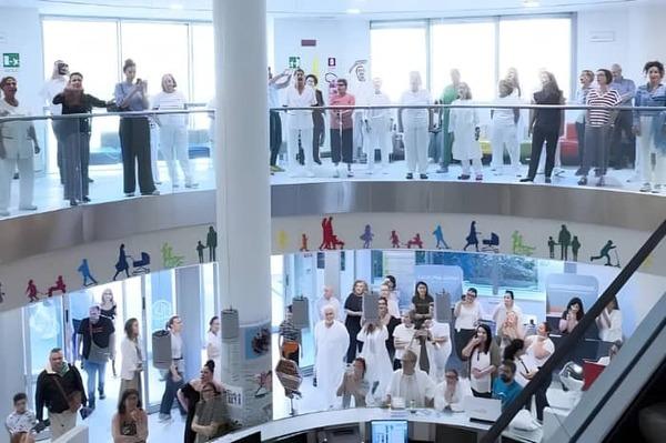 Burnout e stress in ospedale, al Gaslini nasce un coro di medici e infermieri per sostenere il benessere degli operatori