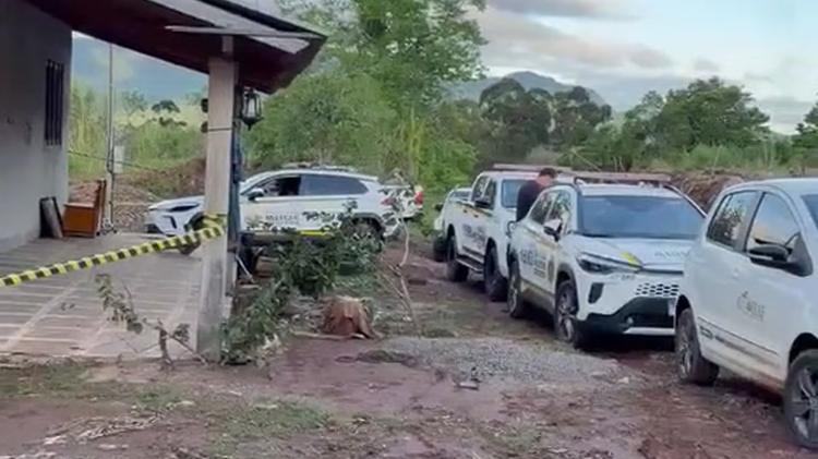 Corpos de mãe e filha mortas no RS foram encontrados por babá; mulher tinha gêmeos de 9 meses e outra menina de 10 anos
