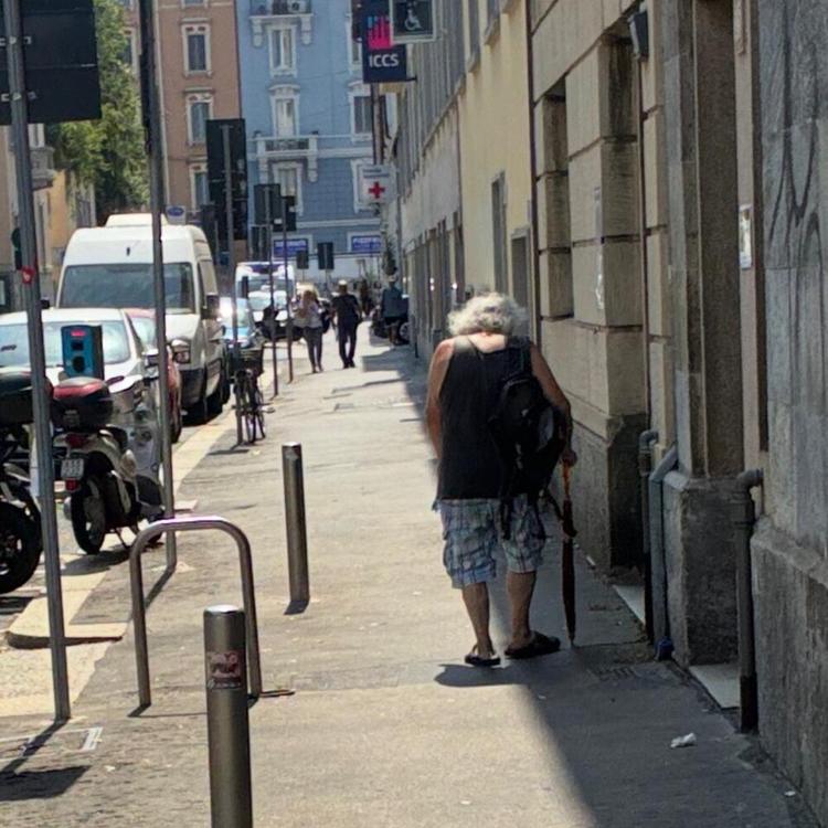 Milano d'estate: la solitudine che si vede più forte alla luce del sole