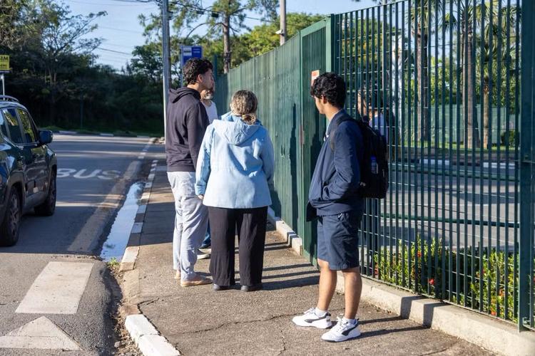 Unicamp 2027: após abertura dos portões, locais de prova têm movimento intenso para o vestibular da 1ª fase