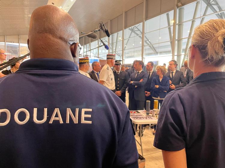 Lutte contre le narcotrafic : Emmanuel Macron souhaite accélérer les actions, priorité aux Outre-mer