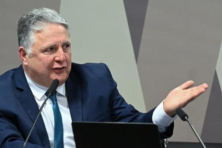 Justiça determina que Garotinho cumpra sentença que suspende direitos políticos por 8 anos