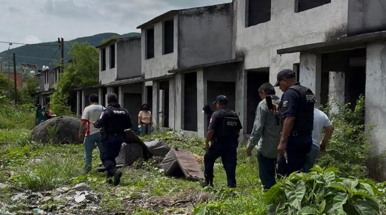 ¡Paracaidistas desatan caos en Tlatenchi! Vecinos frenan invasión de casas