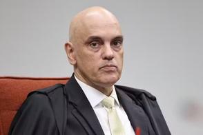 Moraes mantém Bolsonaro em prisão domiciliar e revoga porte de arma
