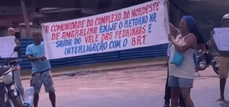 Moradores do Nordeste de Amaralina protestam por reabertura de retorno na Juracy Magalhães