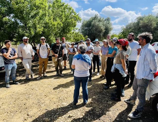 ☀️Questa mattina il team del Finziade Project si è recato alla Valle dei Templi, sul sito dell’antica Akragas. 🏛️ Guida...