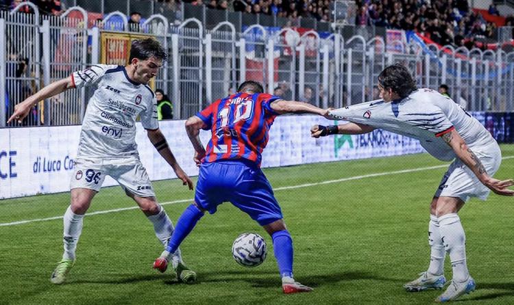 Non basta Cajazzo, il Casarano regala due gol ed il Crotone vince 2-1