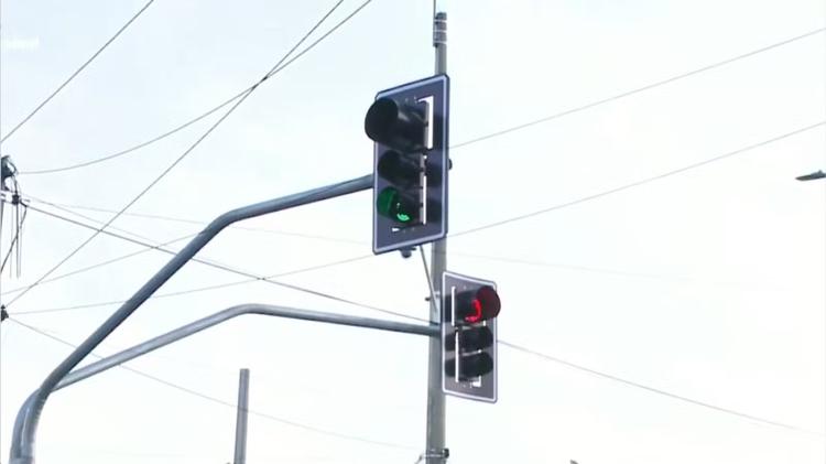 Semáforos inteligentes que usam IA entram em fase de testes em avenida de Teresina