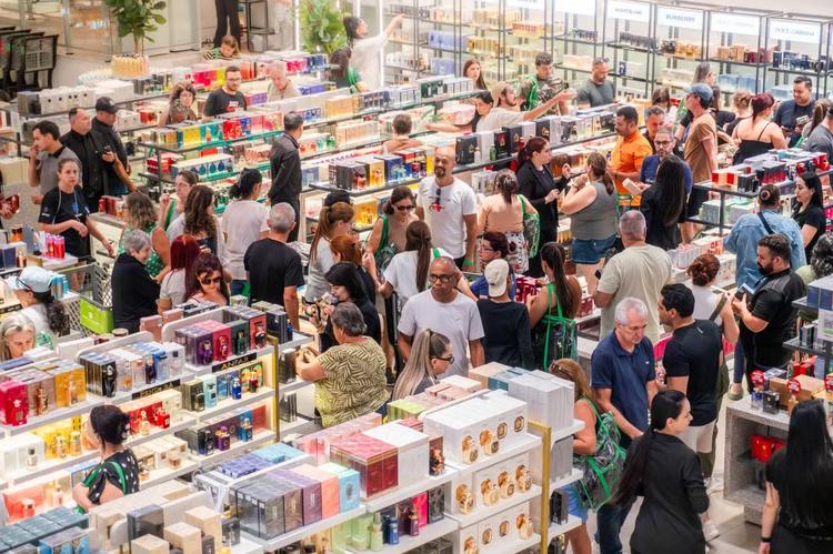 Férias de julho aquecem turismo de compras na New Zone Importados