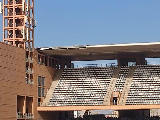 إدارة ملعب مراكش تطمئن الجماهير بشأن وضعية سقف المدرجات الشرقية