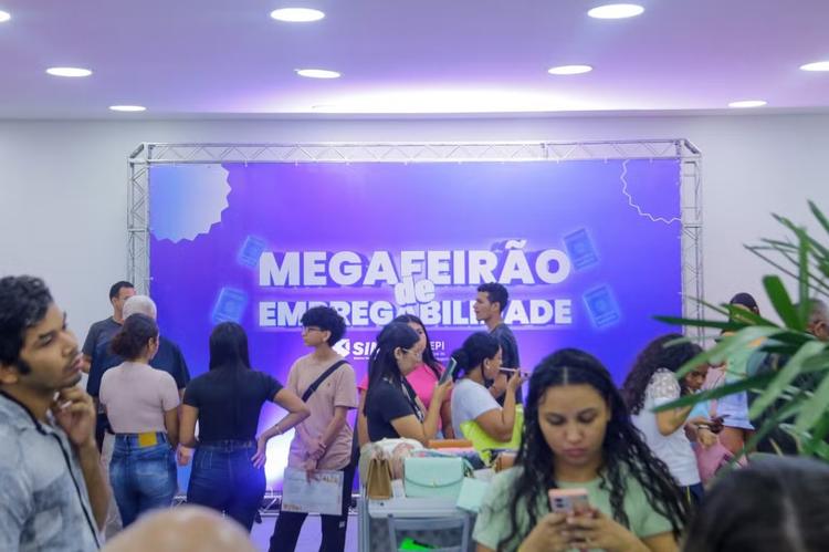 Mais de 2 mil vagas de emprego: evento gratuito em Manaus terá feirão, cursos e show de Gabi Melim