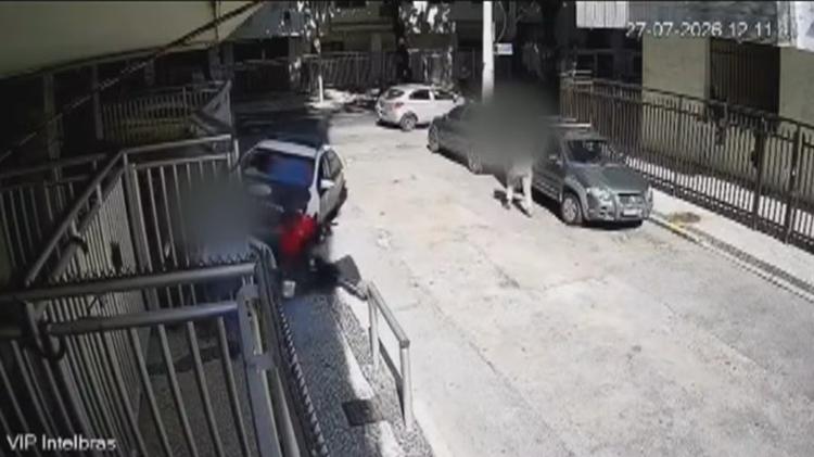 Falso entregador investigado por roubos na Zona Sul bate em carro da polícia, tenta fugir e acaba preso em Ipanema