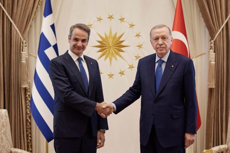 Mitsotakis and Erdogan Meet for Bilateral Discussion in Turkish Capital
